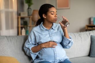 How Much Water Should a Pregnant Woman Drink Daily?