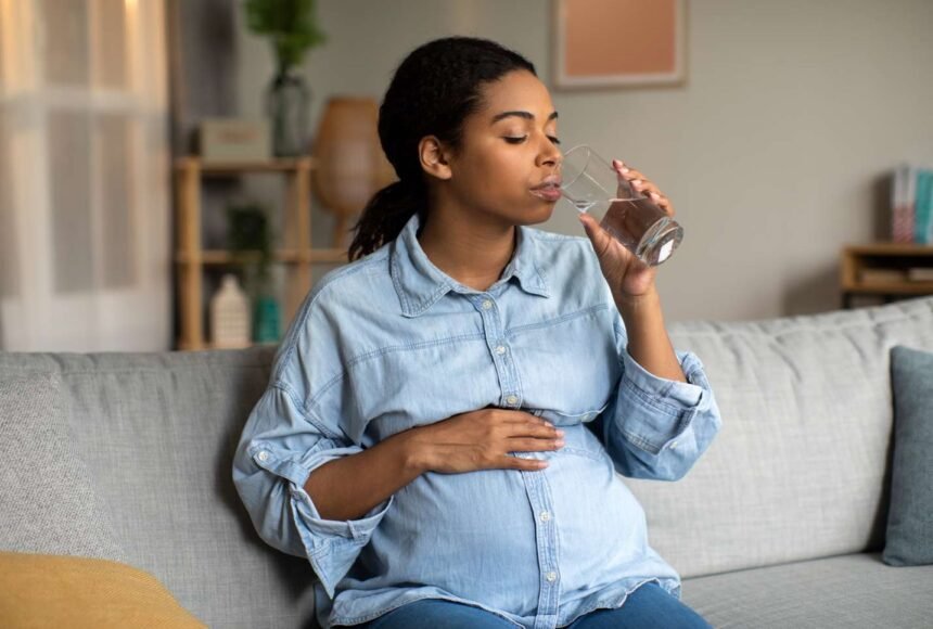 How Much Water Should a Pregnant Woman Drink Daily?