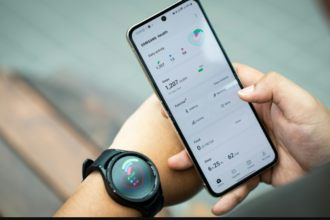 Smart Fitness Tracking Devices for Health Performance Monitoring